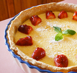 Torta al limone e fragole caramellate